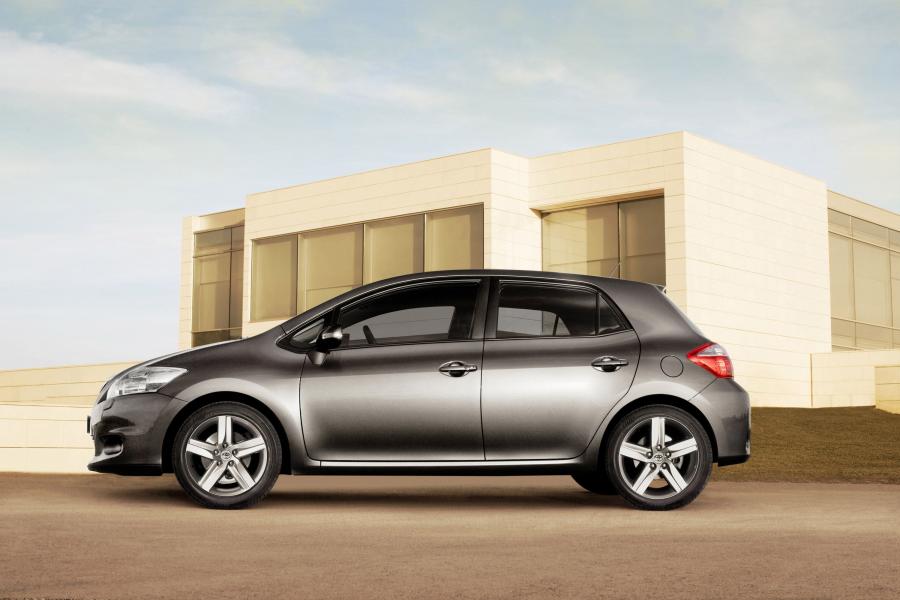  Toyota Auris 2010 года  (фото 3 из 59)